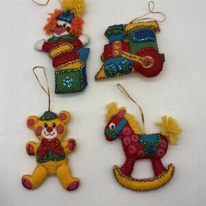 SET OF 4 VINTAGE FELT CHRISTMAS ORNAMENTS COMPLETED BUCILLA